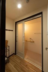 Guest House Suzumeno Kakurembo tesisinde bir banyo