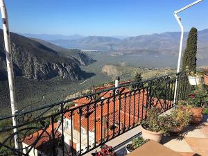 Gallery image of delphi aiolos center hotel panoramic view&yoga harmony hotel&rooms in Delfoi