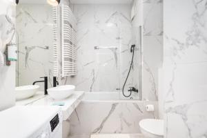 Kúpeľňa v ubytovaní Prymasa Tysiąclecia 83A C - D by Homeprime + 23 fotografií