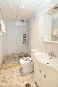 Ein Badezimmer in der Unterkunft SunBay Hotel