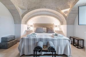 Postel nebo postele na pokoji v ubytování Trulli Gianpaolo - Luxury Villa