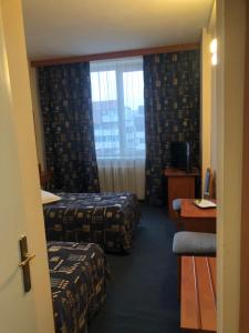 a hotel room with two beds and a window at HOTEL MUNTENIA in Campina