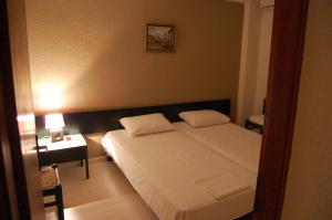 Voodi või voodid majutusasutuse Hotel Antirriο toas