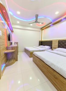 Postel nebo postele na pokoji v ubytování HN Palace Homestay