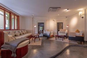 Posezení v ubytování La Chronique Hotel