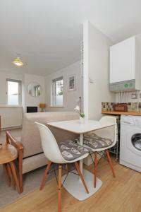 Una cocina o zona de cocina en City Centre Haven Apartments
