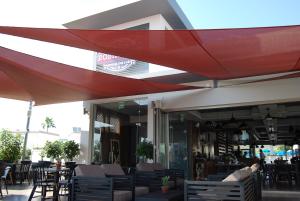 מסעדה או מקום אחר לאכול בו ב-Euronapa Hotel Apartments