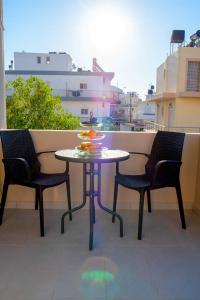 A balcony or terrace at Ierapetra flats Még 7 kép