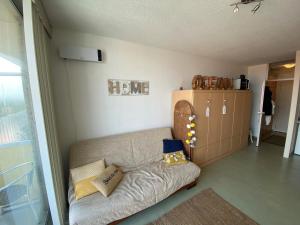 Posezení v ubytování Au 9 sans 6 : Studio lumineux vue mer latérale