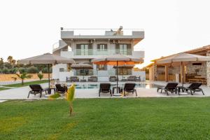 Budova, kde se vila nachází + 37 fotografií