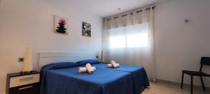Кровать или кровати в номере Apartamentos Cala Azul La Móra