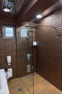 Bilik mandi di Hotel Mirror
