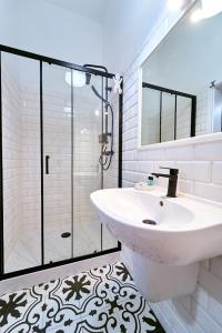 Kúpeľňa v ubytovaní LAGUNA Apartament Polanica Residence 59 z klimatyzacją