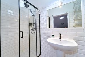 Kúpeľňa v ubytovaní LAGUNA Apartament Polanica Residence 59 z klimatyzacją