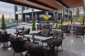 Kolam renang di atau dekat dengan Hotel Mirror