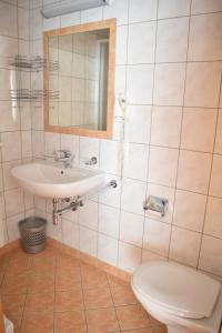 Kúpeľňa v ubytovaní Adamsberg + 37 fotografií