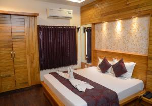 Rúm í herbergi á Hotel Prince-Near Jaisalmer Fort