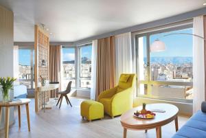 Χώρος καθιστικού στο Zeus Wyndham Grand Athens