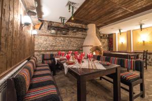 A seating area at Hotel Iceberg Bansko