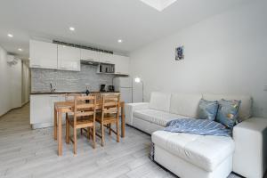 Kuchyňa alebo kuchynka v ubytovaní APARTAMENTO DE LUJO EN MARE VERDE