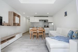 Kuchyňa alebo kuchynka v ubytovaní APARTAMENTO DE LUJO EN MARE VERDE