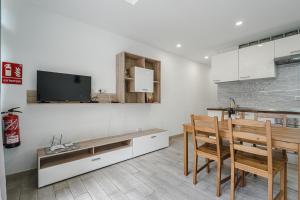 Kuchyňa alebo kuchynka v ubytovaní APARTAMENTO DE LUJO EN MARE VERDE