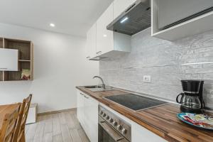 Kuchyňa alebo kuchynka v ubytovaní APARTAMENTO DE LUJO EN MARE VERDE