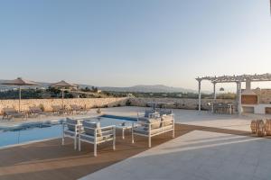 Bazén v ubytovaní Evaero Villas I, II, III, IV, Family Retreats, By ThinkVilla alebo v jeho blízkosti