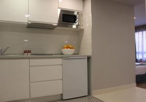 Kuchyň nebo kuchyňský kout v ubytování Modo Hotel Apartamento