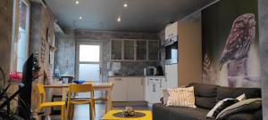 Η κουζίνα ή μικρή κουζίνα στο Studio gîte Eul Cat Huant