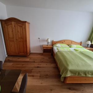 Postel nebo postele na pokoji v ubytování Ferienwohnung Ausseerland