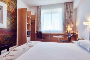 Postel nebo postele na pokoji v ubytování MyContinental Sibiu