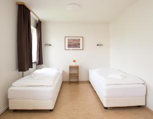 Letto o letti in una camera di Hótel Laugar
