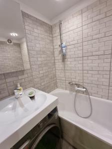 Et badeværelse på Margo-Apartament + 11 billeder