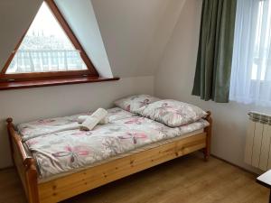 Posteľ alebo postele v izbe v ubytovaní Willa Dziubas z jacuzzi & sauną