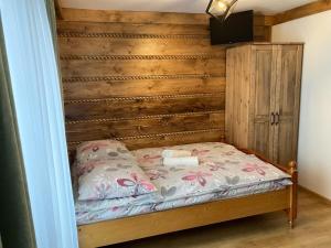 Posteľ alebo postele v izbe v ubytovaní Willa Dziubas z jacuzzi & sauną