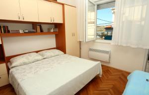A bed or beds in a room at Apartments Sikirica
