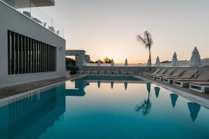 Bazén v ubytování Tesoro Hotel Zakynthos nebo v jeho okolí