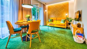 Televízia a/alebo spoločenská miestnosť v ubytovaní Apartamenty VIP Centrum - Wczasowa 17 by Royal Aparts