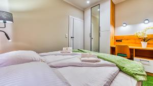 Posteľ alebo postele v izbe v ubytovaní Apartamenty VIP Centrum - Wczasowa 17 by Royal Aparts