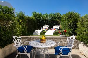 a table and chairs with a basket of fruit on a patio at Hotel Al Mulino in Anacapri
