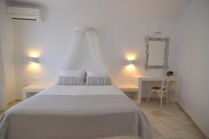 Postel nebo postele na pokoji v ubytování Artemis Hotel + 37 fotografií