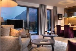 Ein Sitzbereich in der Unterkunft Dolomitengolf Suites