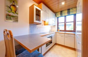 Η κουζίνα ή μικρή κουζίνα στο Ferienwohnung Kogelblick