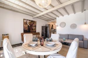 Gallery image of Cave Suite by LLB Villas - Sea & Sunset View in Mýkonos City
