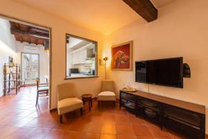 A television and/or entertainment centre at Canacci by Mmega