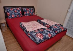 Rúm í herbergi á Apartman ANA