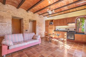 a living room with a couch and a table at Es turo d Eivissa in Ses Salines