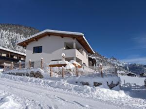 Nespecifikovaný výhled na hory nebo výhled na hory při pohledu z apartmánu