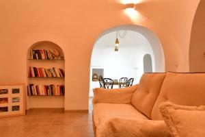 A seating area at I trulli del fattore